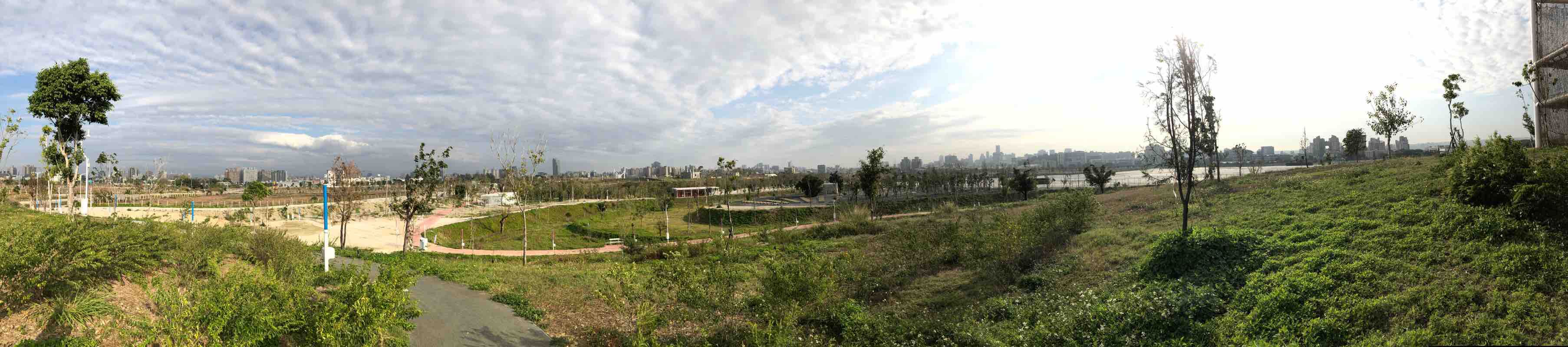 walking near me on Taichung City Shuiyu Central Park Green Crest walking route