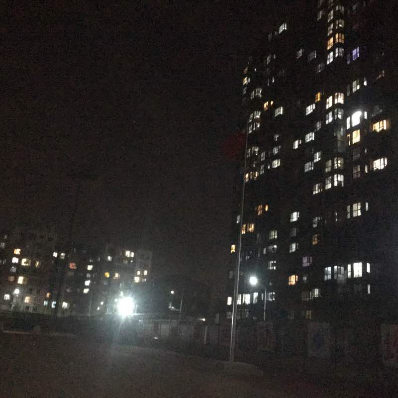 物资学院操场·夜
