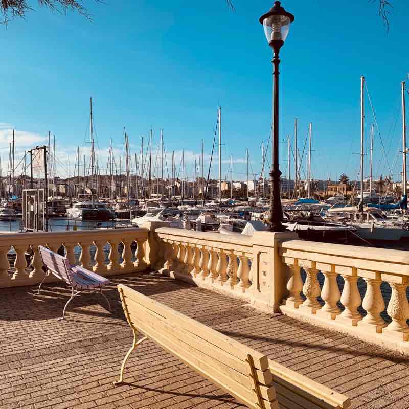 Jogging along the East Malta walking route map in L-Isla