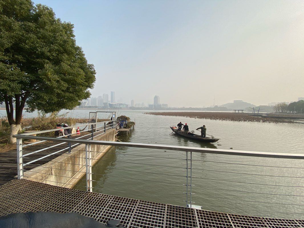 Moon Lake Park walking route map in Wuhan, China
