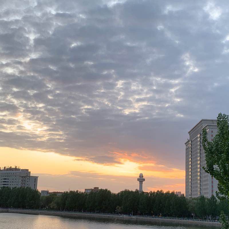 夜间徒步