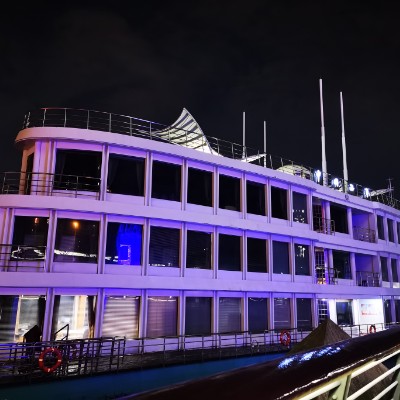 徐汇滨江徒步一下。