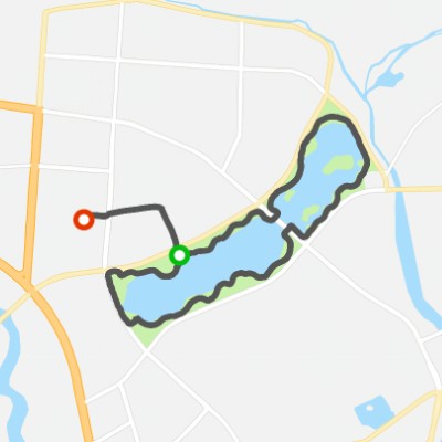 飞来湖公园，附近有美林广场和万达广场